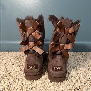 Ugg Australia Bailey Bows in Chocolate Size 8